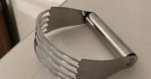 UPDATED : The Internet Worked Together To Figure Out What This Mysterious Kitchen Tool Was!?