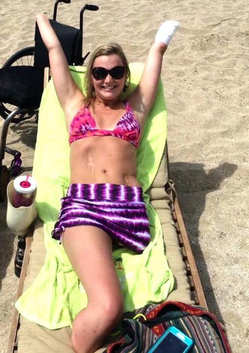 The Secret Behind This Viral Bikini Photo, Revealed When You Zoom Out The Secret Behind This Viral Bikini Photo, Revealed When You Zoom Out